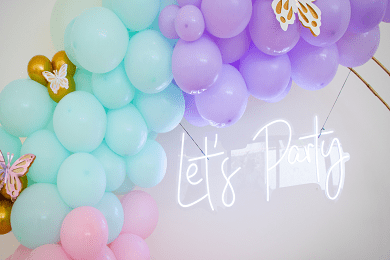 Romantic balloon arch and elegant décor for a marriage proposal in Toronto, created by Toronto Balloons & Event Décor.